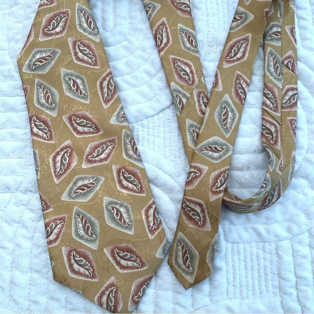 Vintage Chaps Ralph Lauren Gold Imported Silk Geometric Patterned Tie - Picture 6 of 13